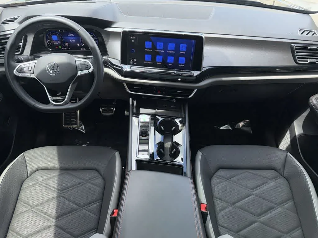 2024 Volkswagen Atlas 2.0T Peak Edition SEL photo 24