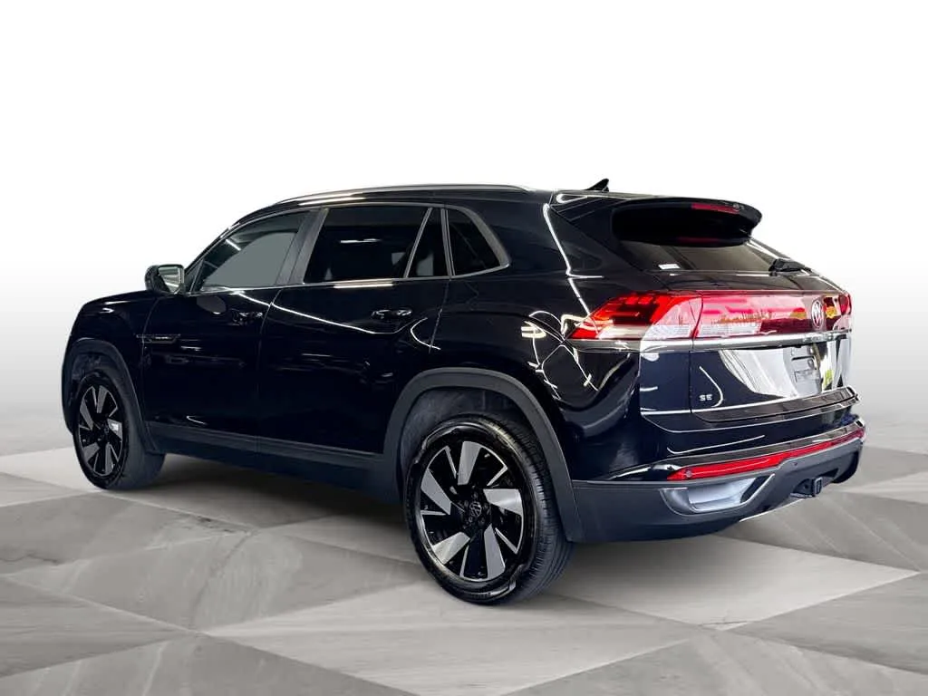2026 Volkswagen Atlas Cross Sport 2.0T SE w/Technology photo 6
