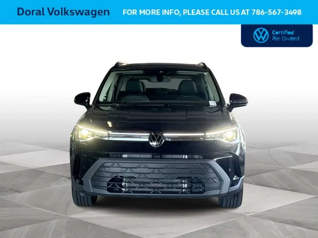 2025 Volkswagen Taos SE Black photo 3