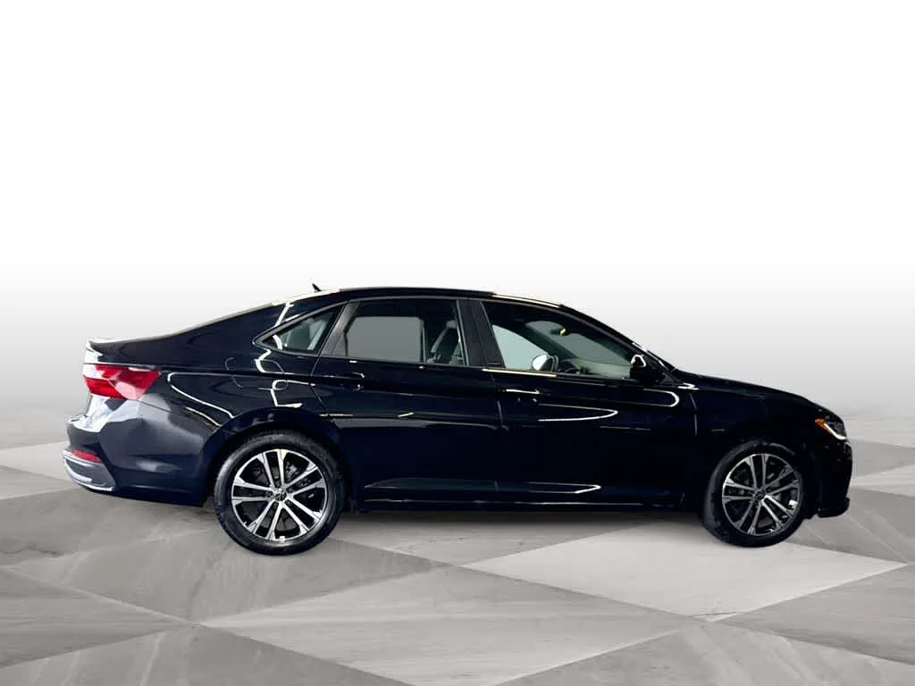2026 Volkswagen Jetta Sport photo 9