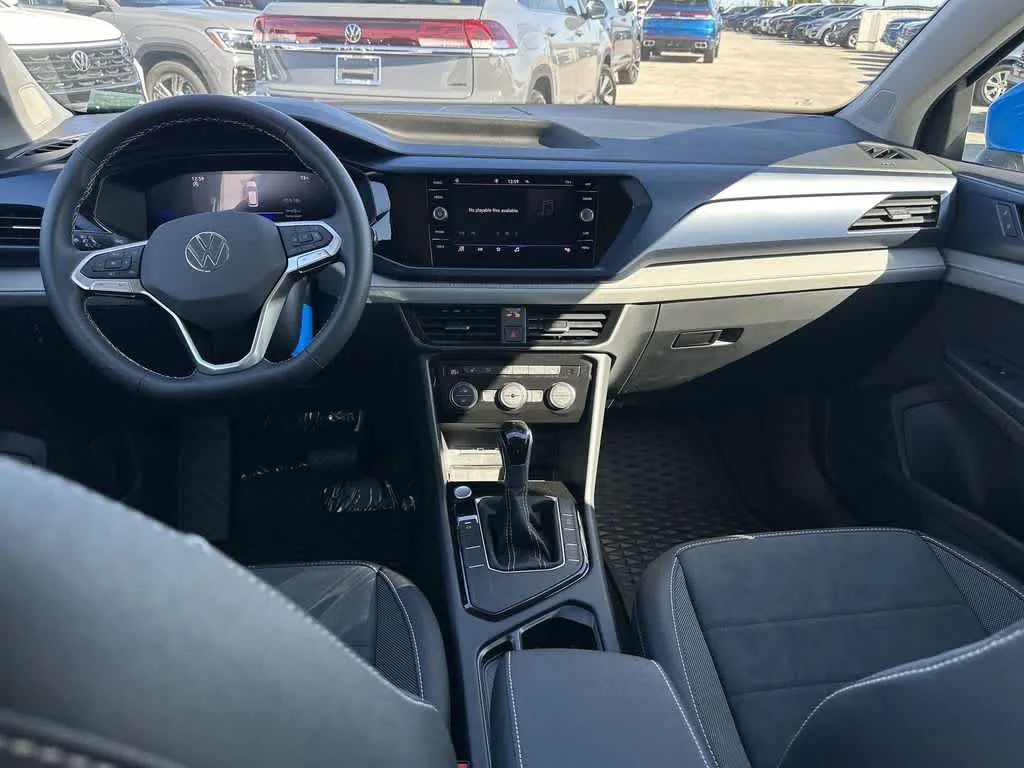 2024 Volkswagen Taos SE photo 10