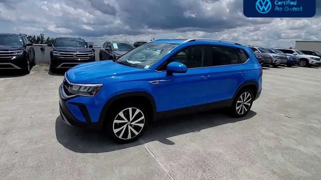 2023 Volkswagen Taos SE photo 4