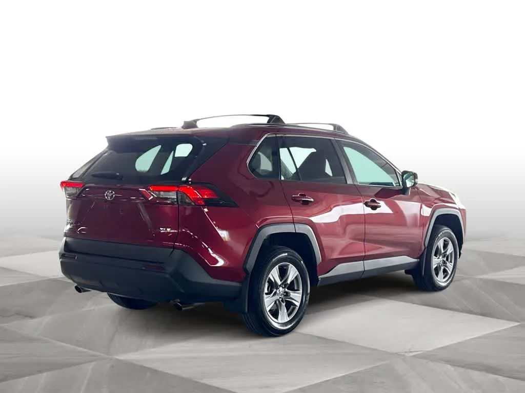 2024 Toyota RAV4 XLE photo 8