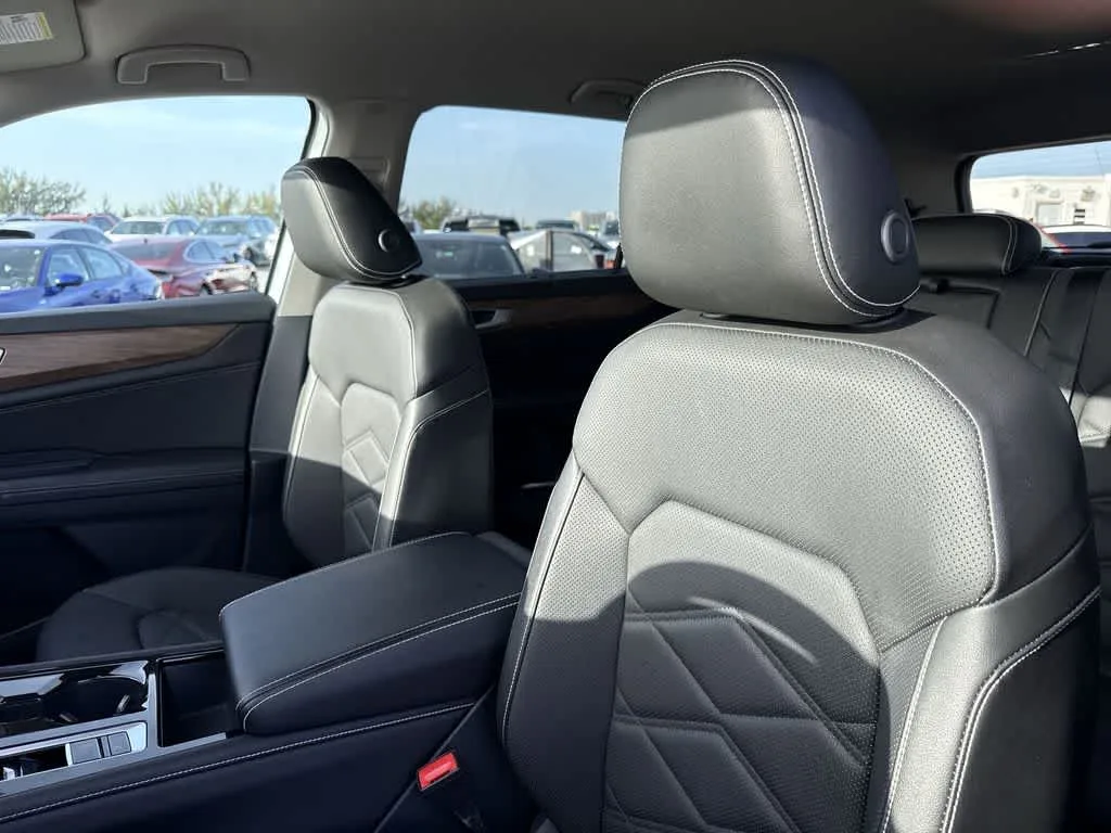 2024 Volkswagen Atlas 2.0T SE w/Technology photo 14