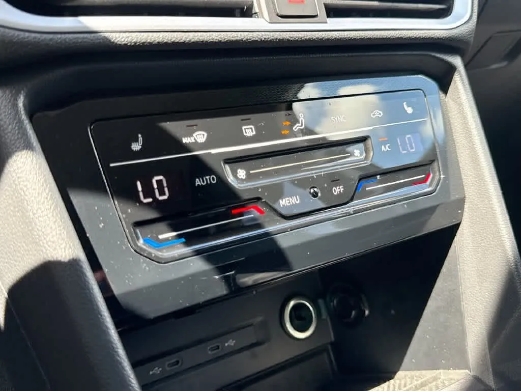 2026 Volkswagen Taos SE photo 19