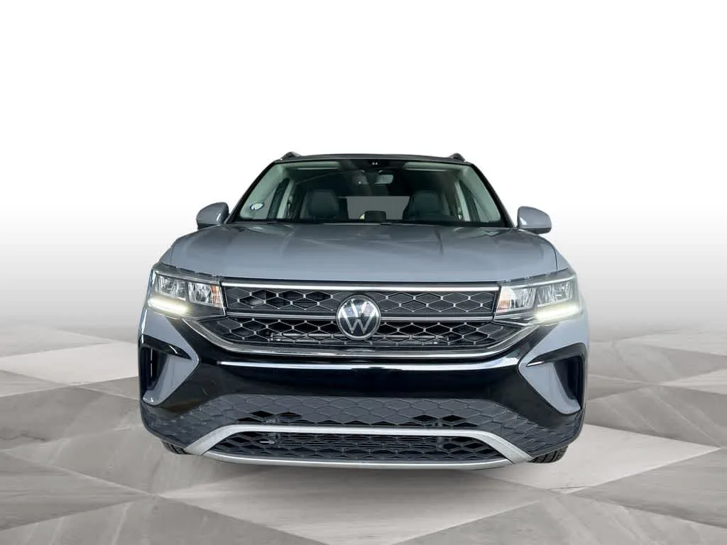 2023 Volkswagen Taos SE photo 3
