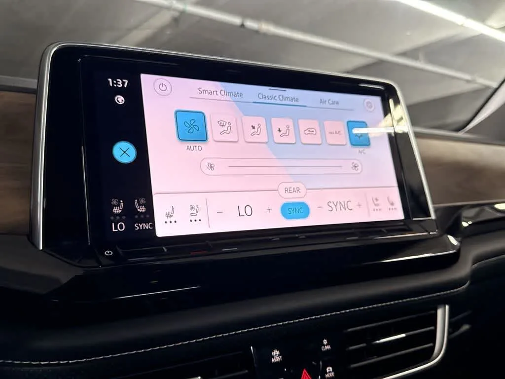 2026 Volkswagen Atlas 2.0T SE w/Technology photo 18