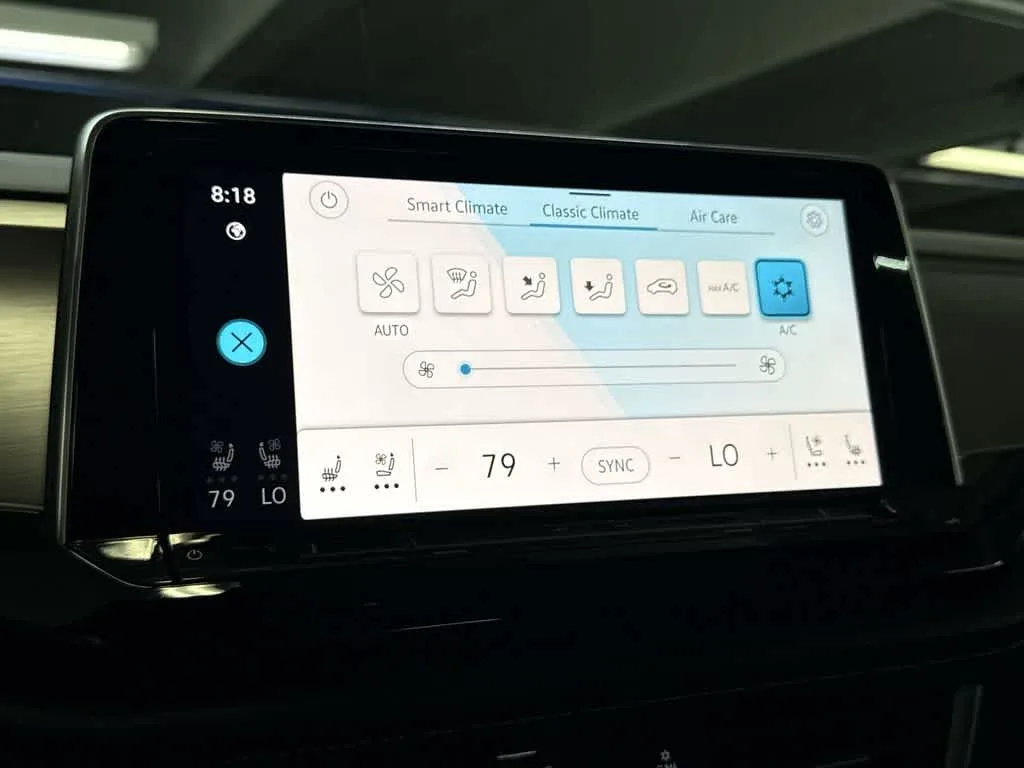 2024 Volkswagen Atlas Cross Sport 2.0T SE w/Technology photo 19