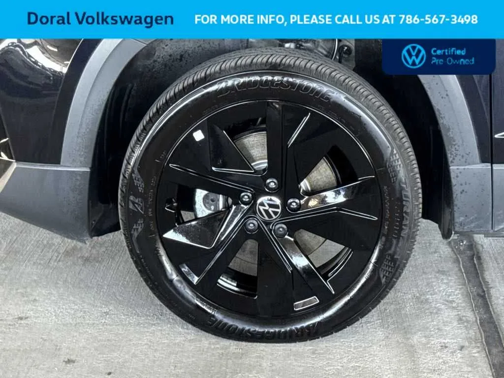 2025 Volkswagen Taos SE photo 11