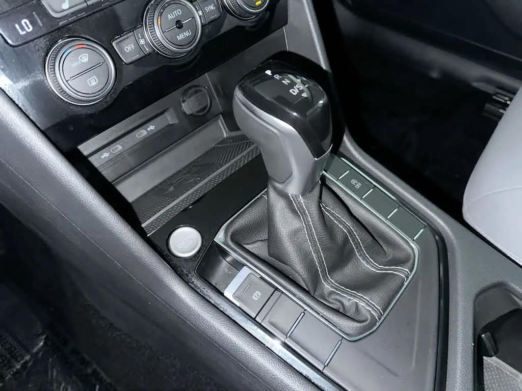 2024 Volkswagen Taos SE photo 21