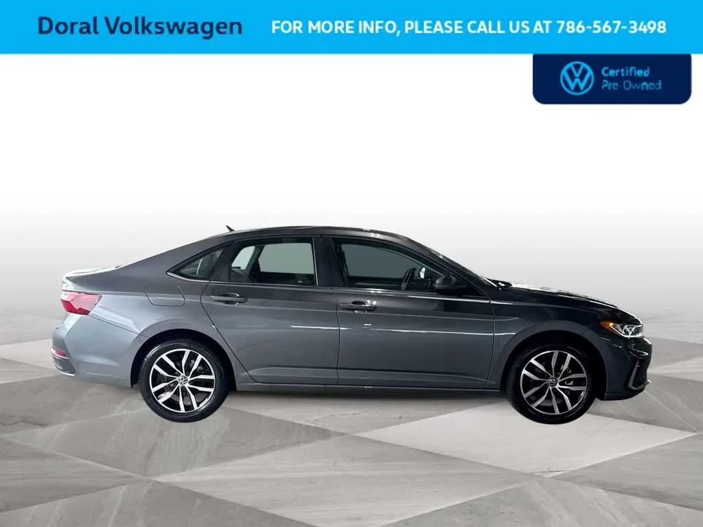 2025 Volkswagen Jetta SE photo 9
