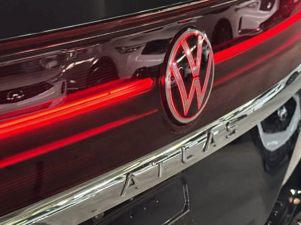 2026 Volkswagen Atlas 2.0T SE w/Technology photo 10