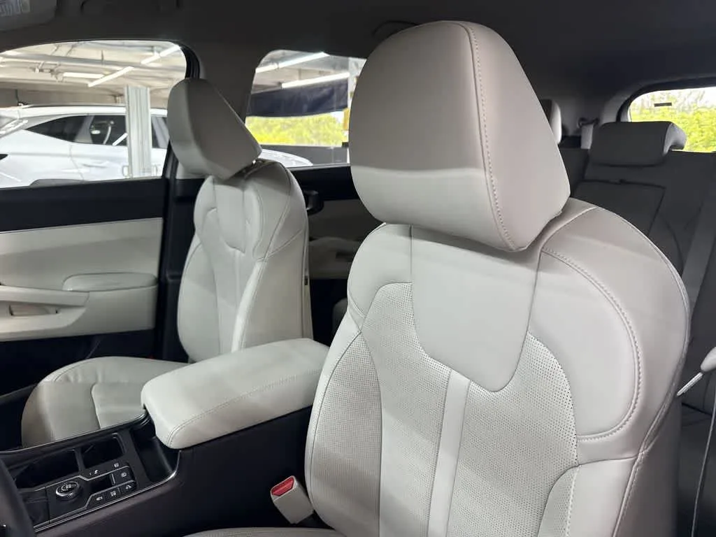 2025 Kia Sorento S photo 14