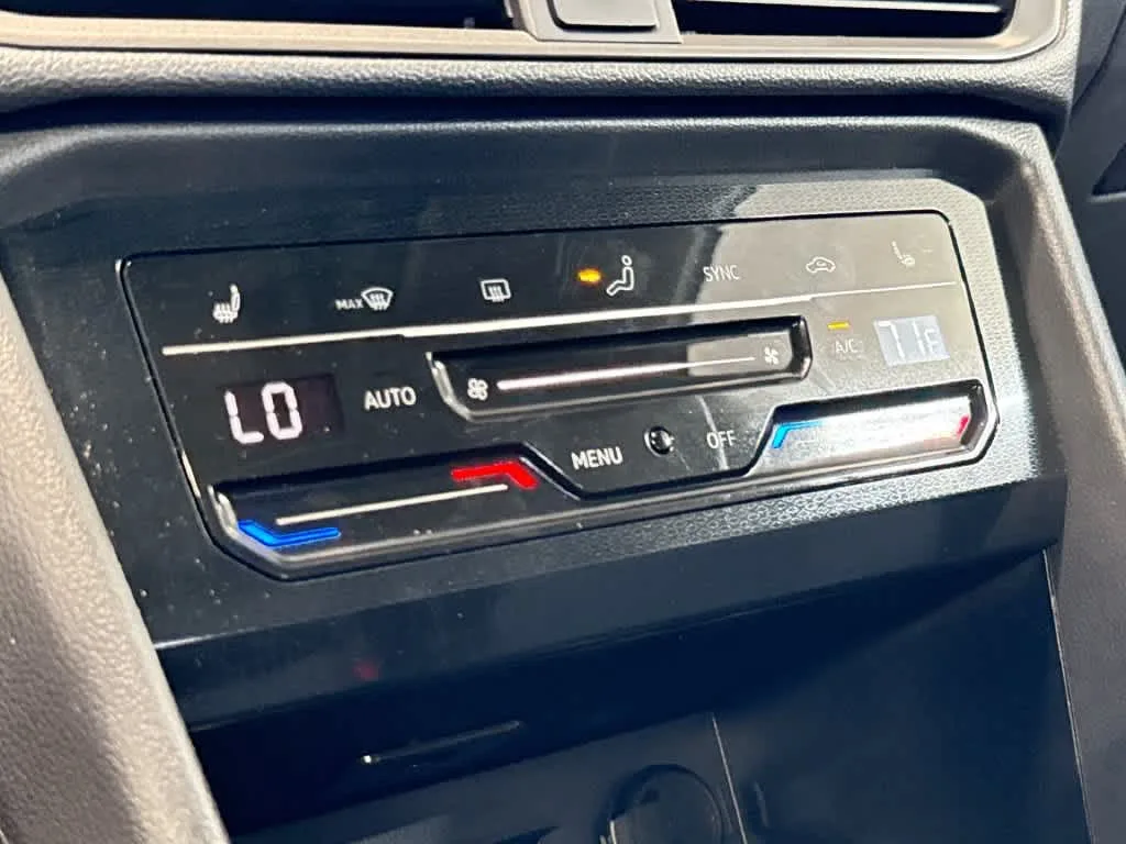2026 Volkswagen Taos SE Black photo 18