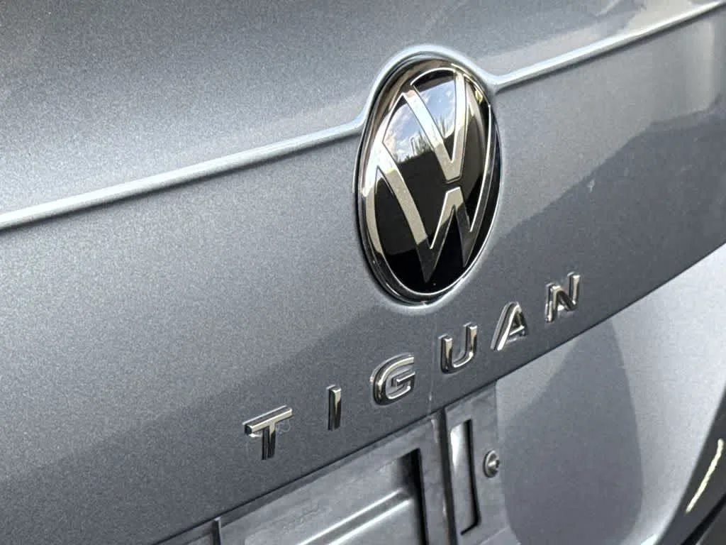2023 Volkswagen Tiguan SE R-Line Black photo 10