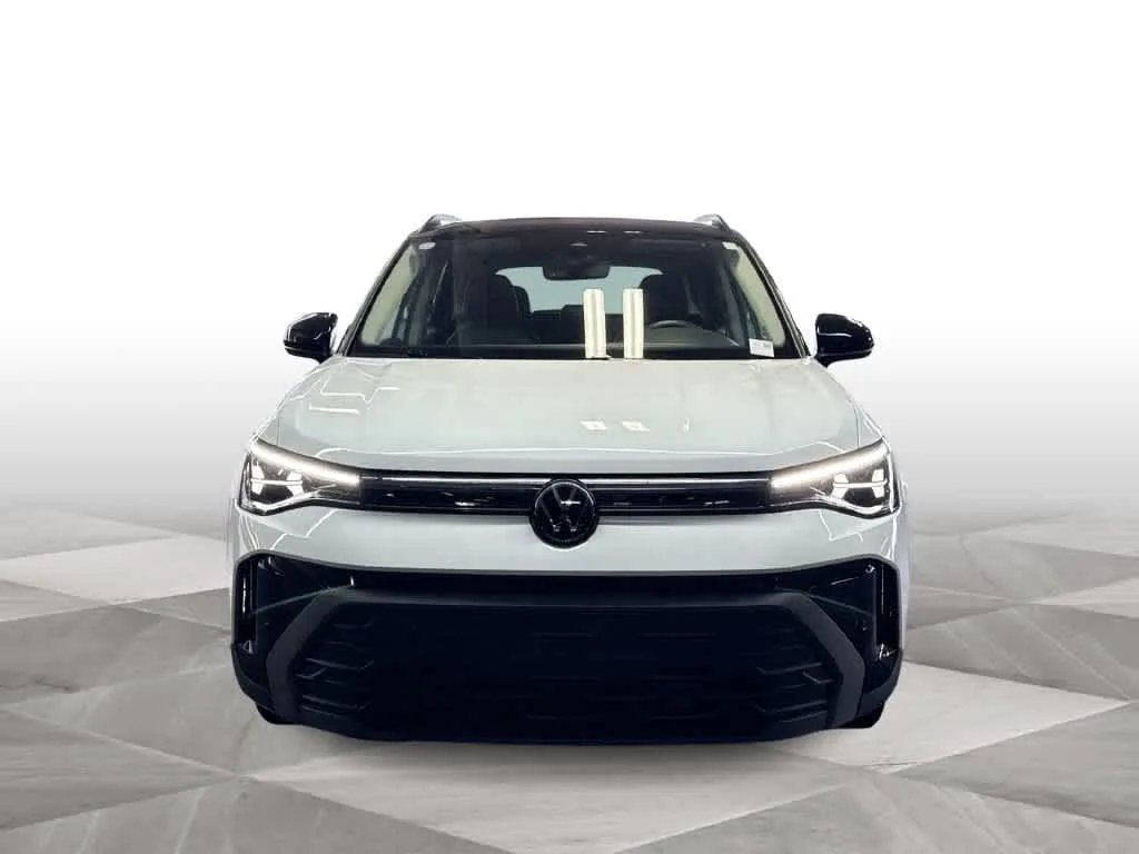 2026 Volkswagen Taos SE Black photo 3