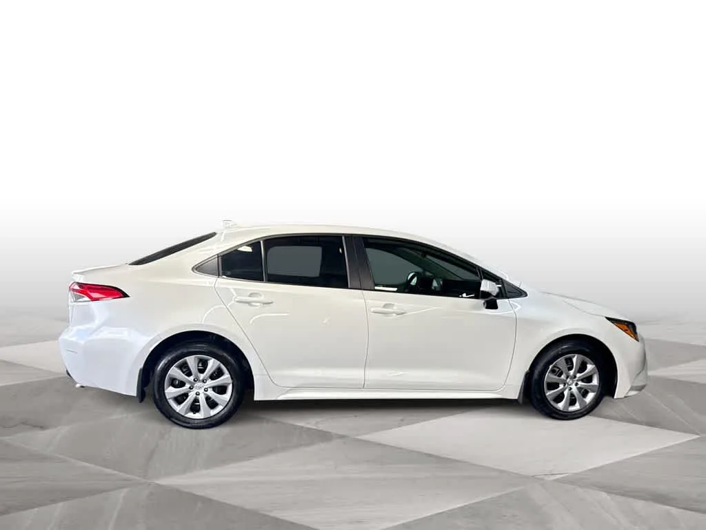 2026 Toyota Corolla LE photo 9