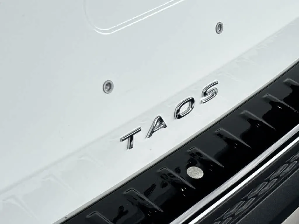 2026 Volkswagen Taos SE photo 10