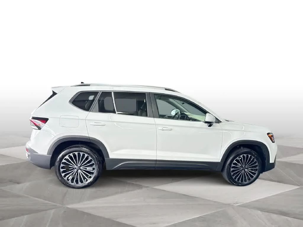 2026 Volkswagen Taos SE photo 9