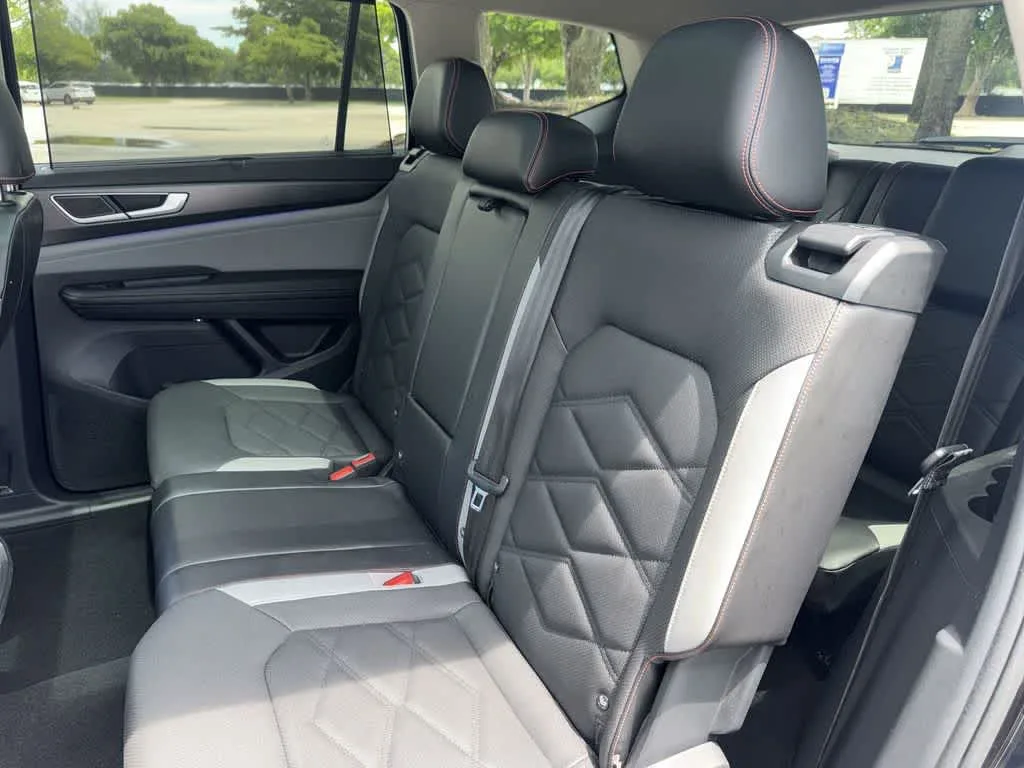 2024 Volkswagen Atlas 2.0T Peak Edition SEL photo 22