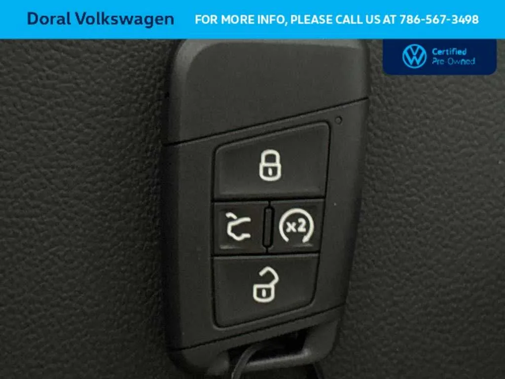2025 Volkswagen Taos SE Black photo 28