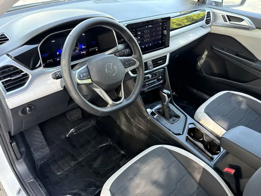 2026 Volkswagen Taos SE photo 13