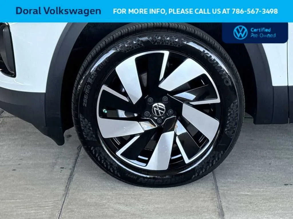 2025 Volkswagen Atlas Cross Sport 2.0T SE w/Technology photo 11