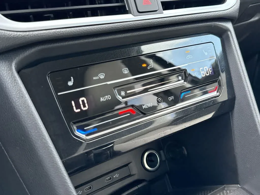 2026 Volkswagen Taos SE photo 19