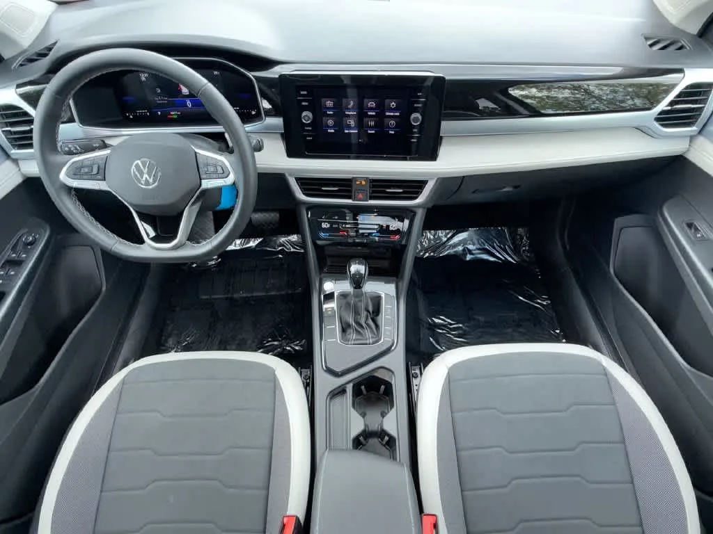 2026 Volkswagen Taos SE photo 24