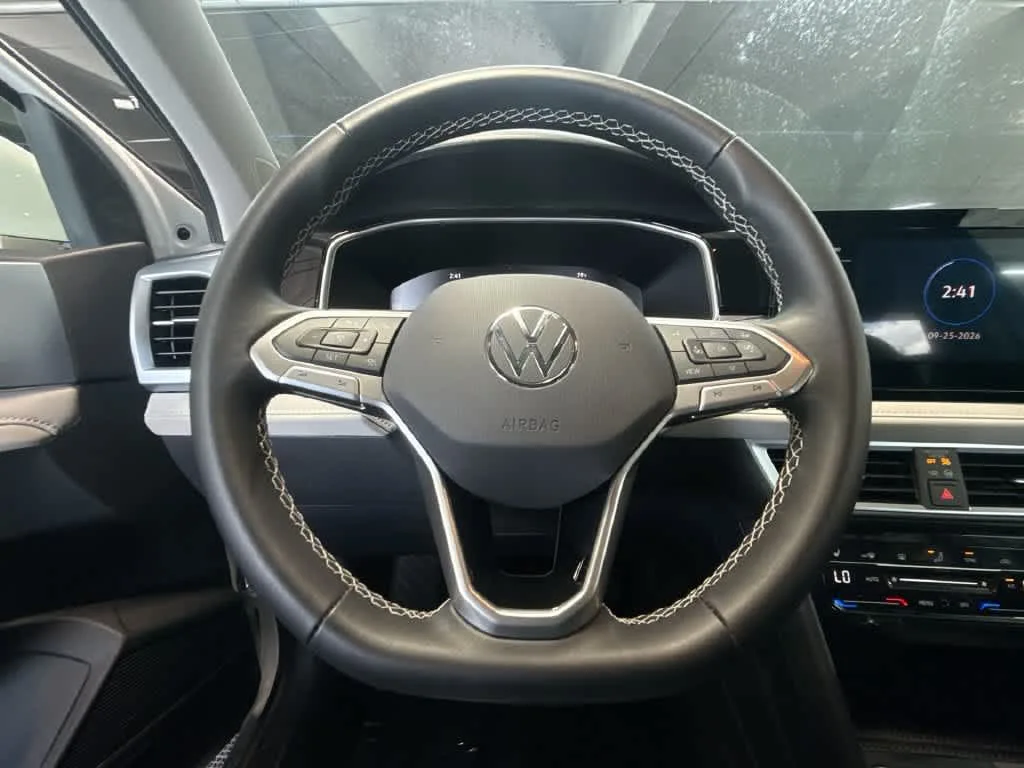 2026 Volkswagen Taos SE photo 15