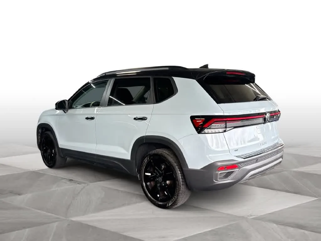 2026 Volkswagen Taos SE Black photo 6