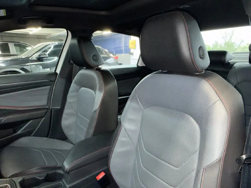 2025 Volkswagen Jetta GLI Autobahn photo 14