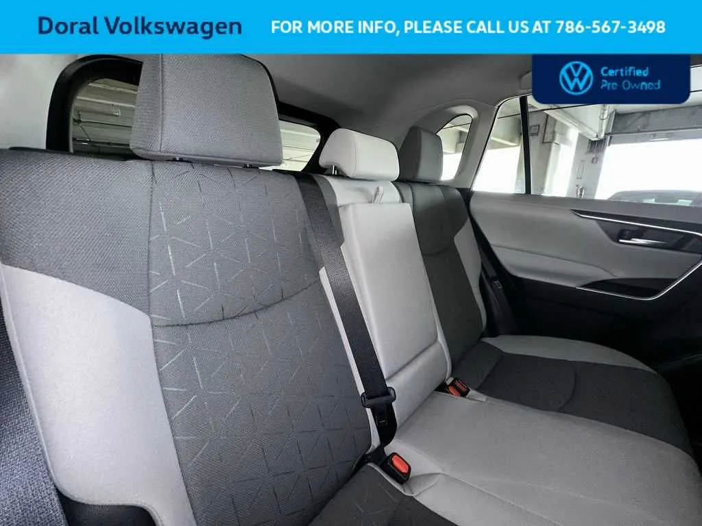 2025 Toyota RAV4 XLE photo 26
