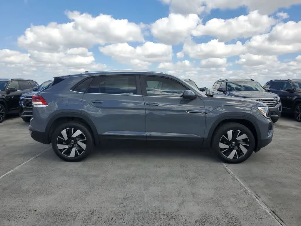 2024 Volkswagen Atlas Cross Sport 2.0T SE w/Technology photo 12