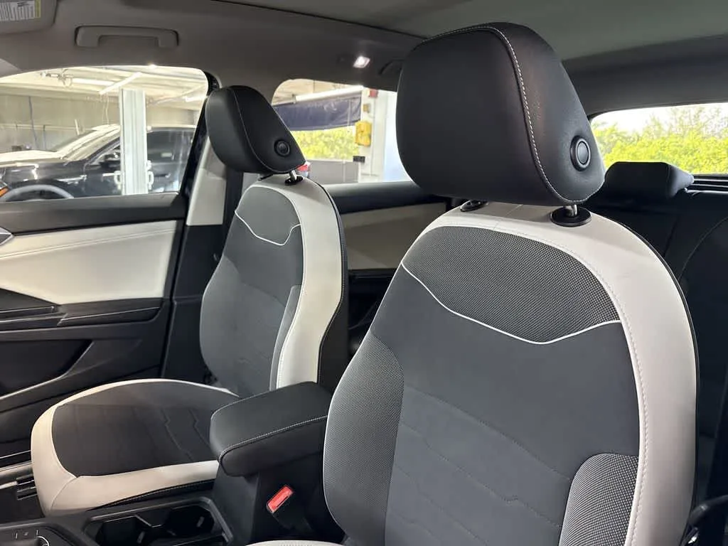 2026 Volkswagen Taos SE photo 14