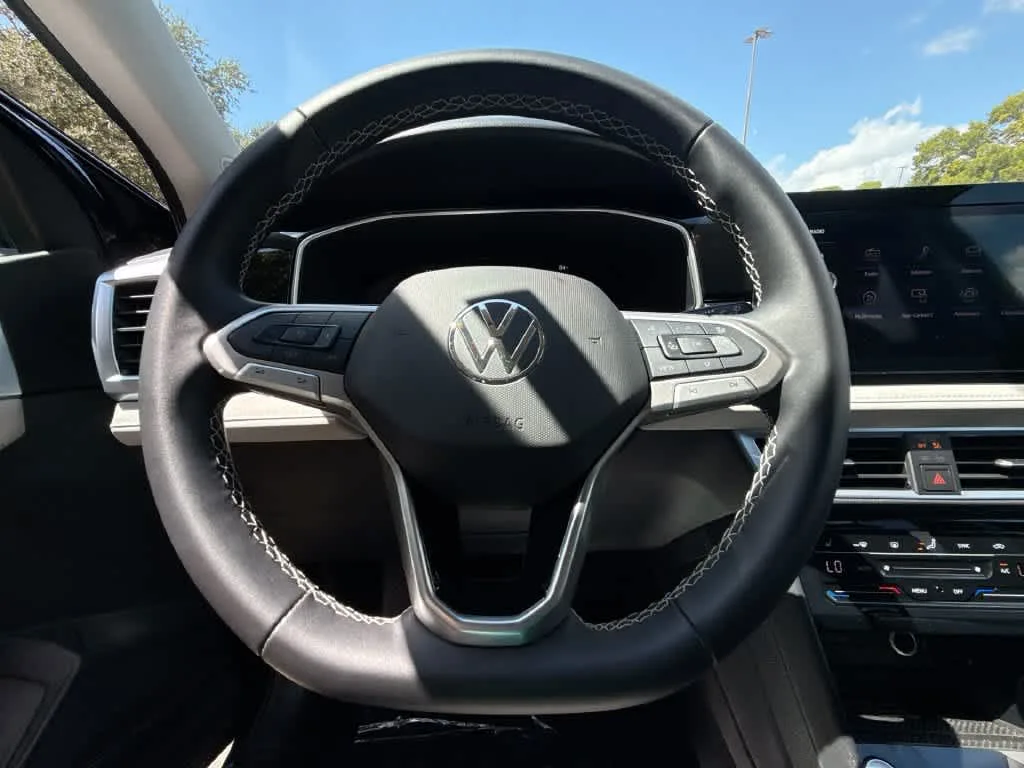 2026 Volkswagen Taos SE photo 15