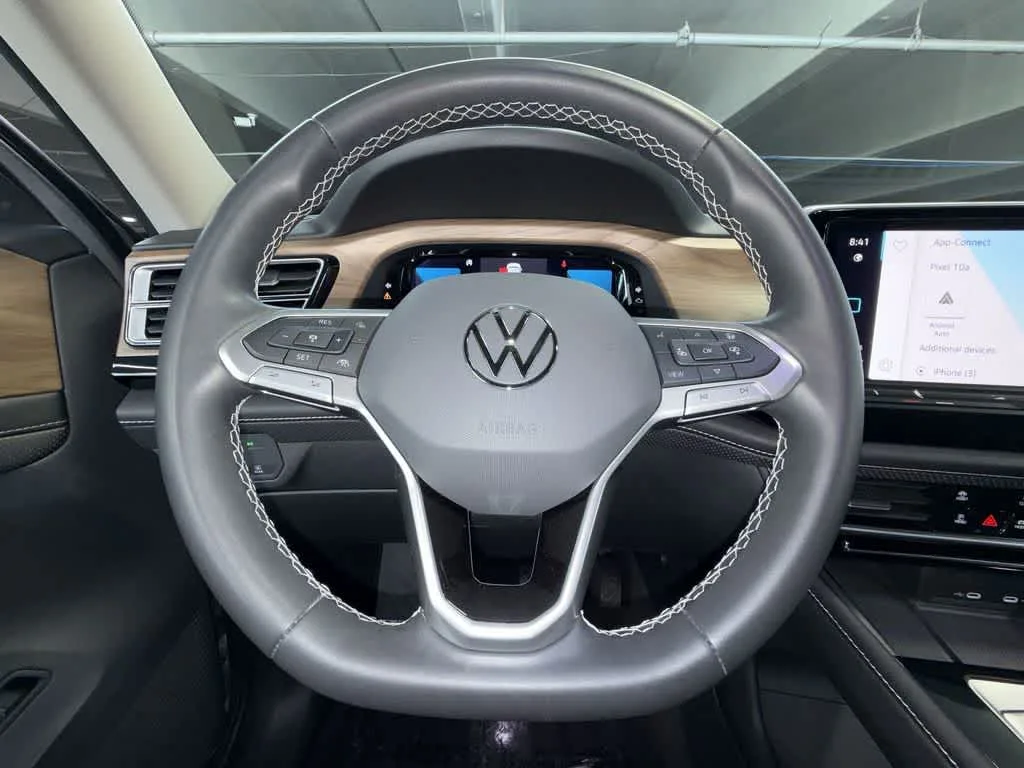 2024 Volkswagen Atlas 2.0T SE w/Technology photo 15