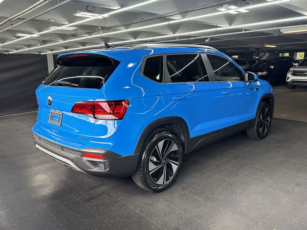 2024 Volkswagen Taos SE photo 8
