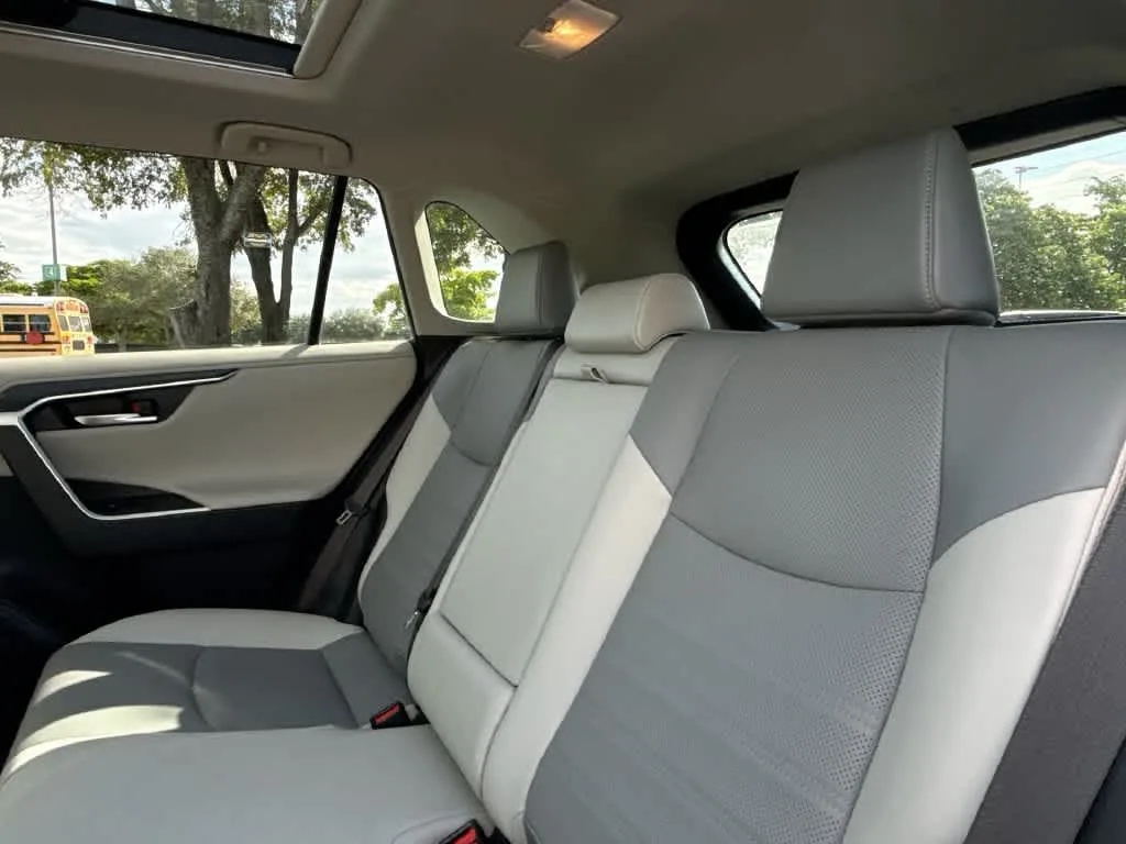 2019 Toyota RAV4 Limited photo 22