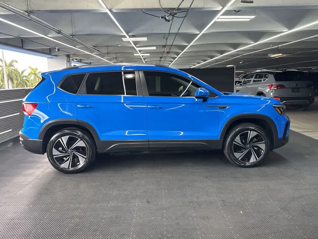 2024 Volkswagen Taos SE photo 9