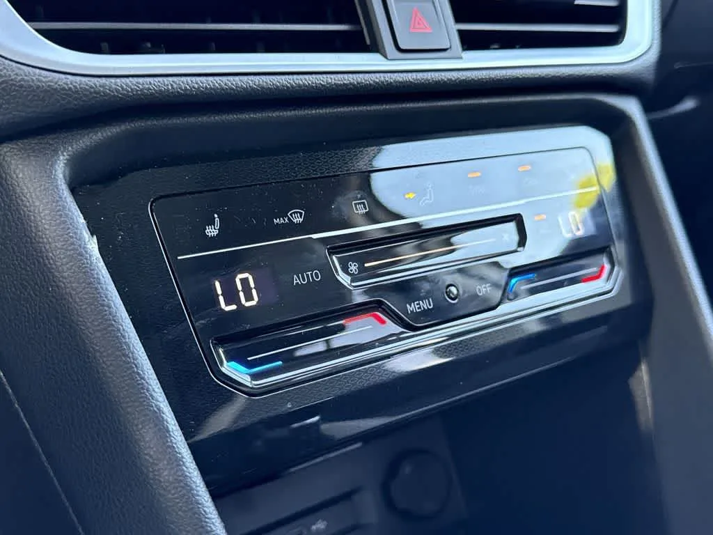 2026 Volkswagen Taos SE photo 19