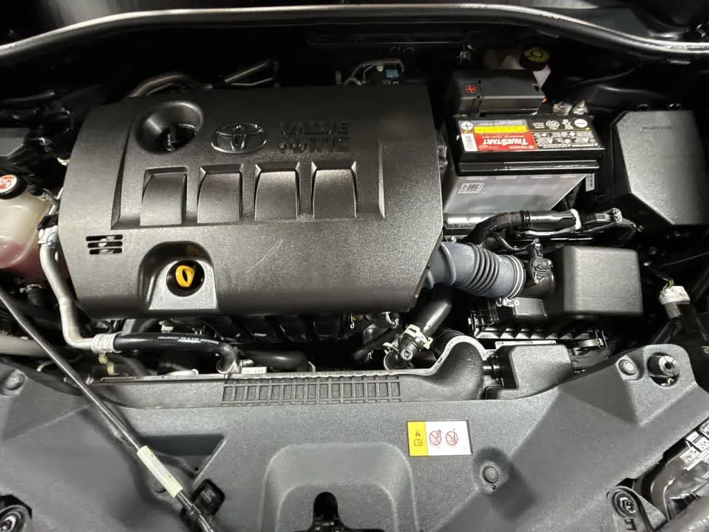 2022 Toyota C-HR XLE photo 12