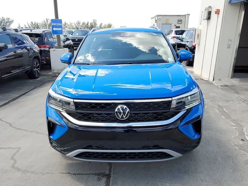 2023 Volkswagen Taos SE photo 10