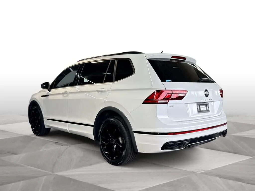 2023 Volkswagen Tiguan SE R-Line Black photo 6