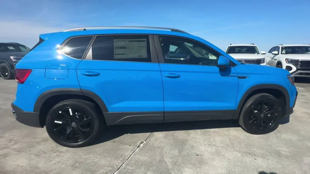 2024 Volkswagen Taos SE photo 9