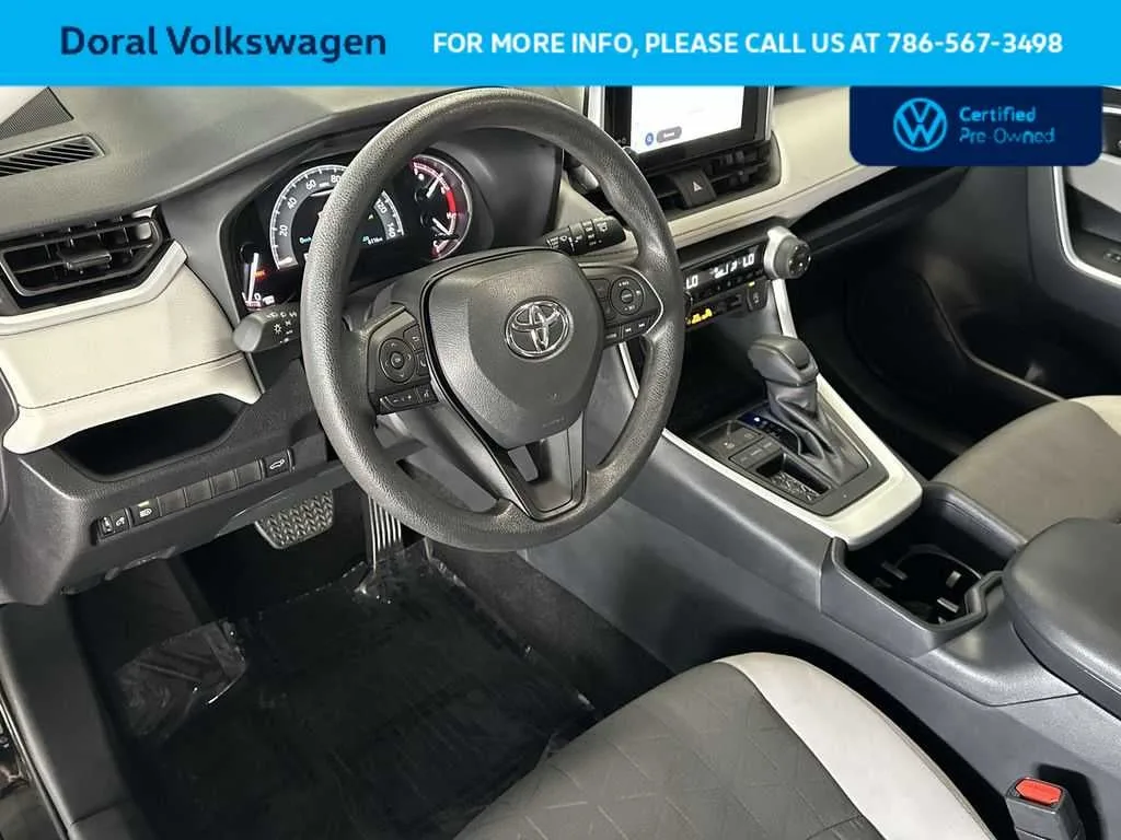 2025 Toyota RAV4 XLE photo 13