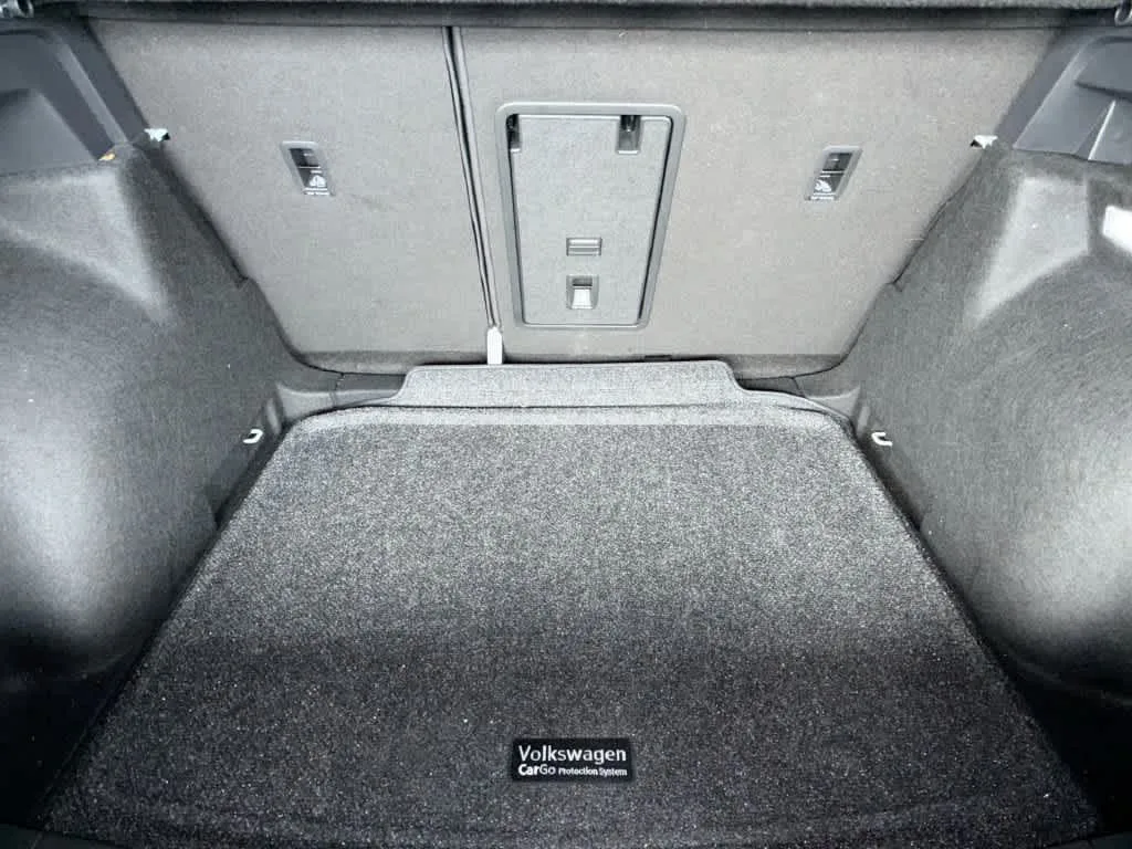 2026 Volkswagen Taos SE Black photo 25