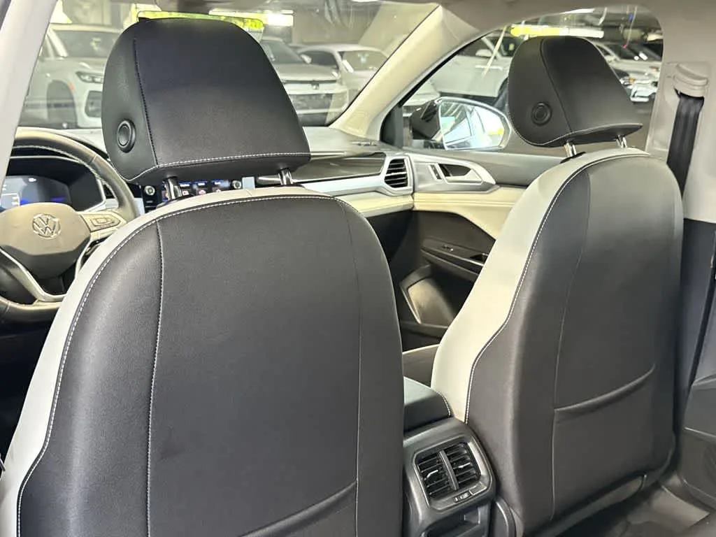2026 Volkswagen Taos SE photo 23
