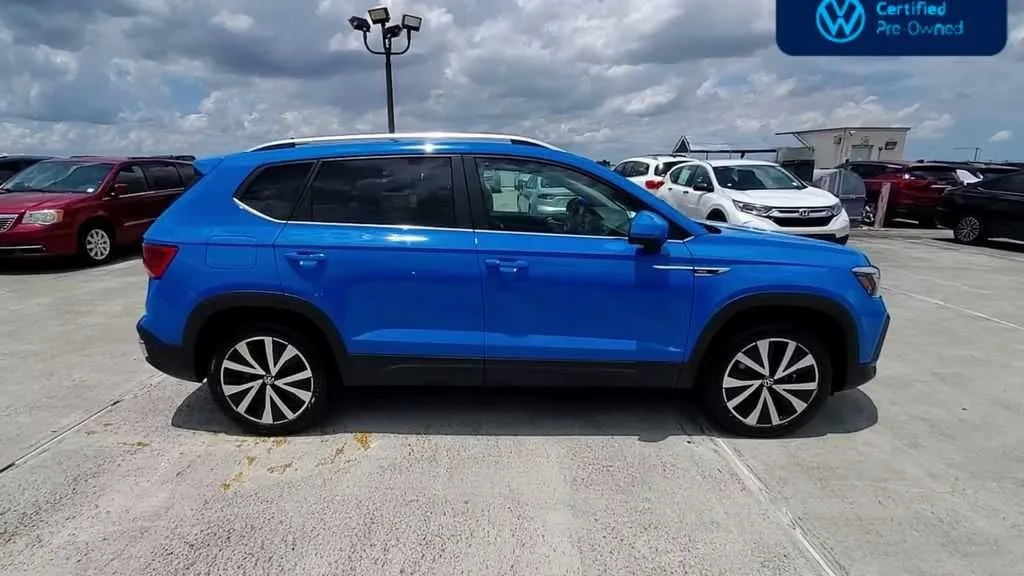 2023 Volkswagen Taos SE photo 9
