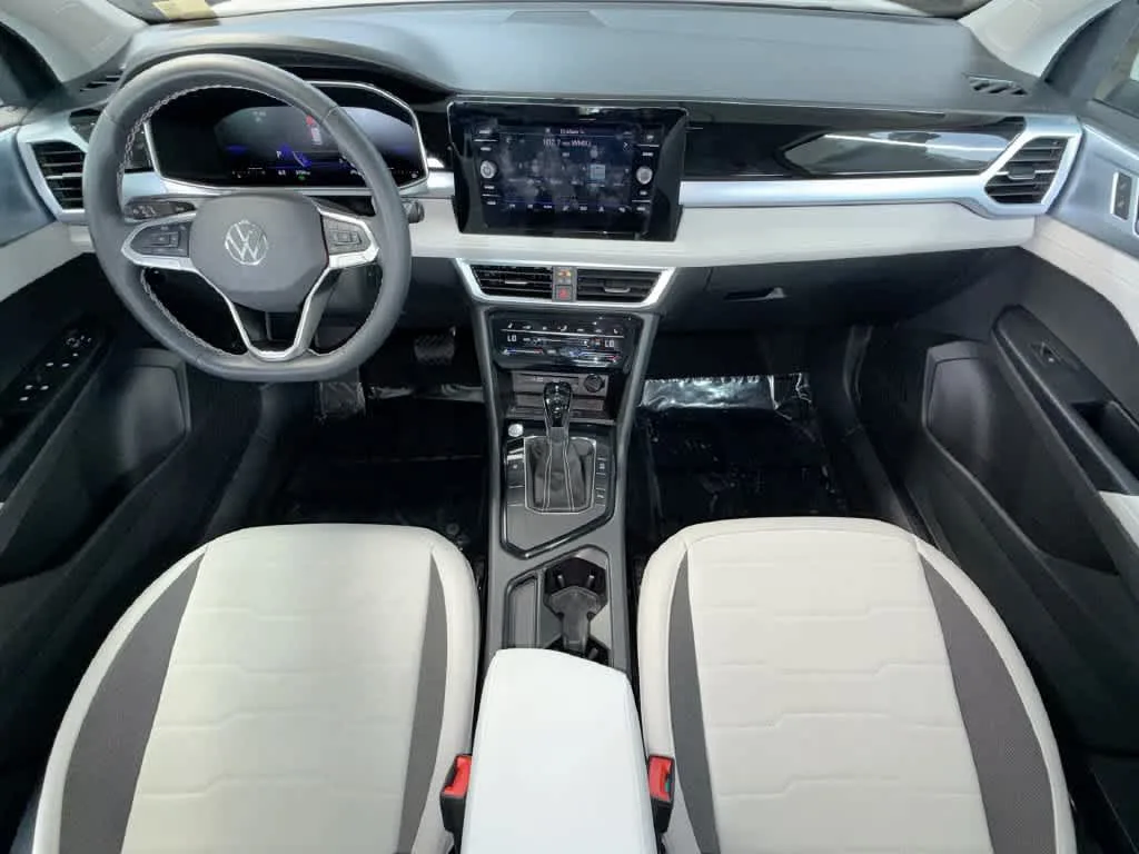 2026 Volkswagen Taos SE photo 24